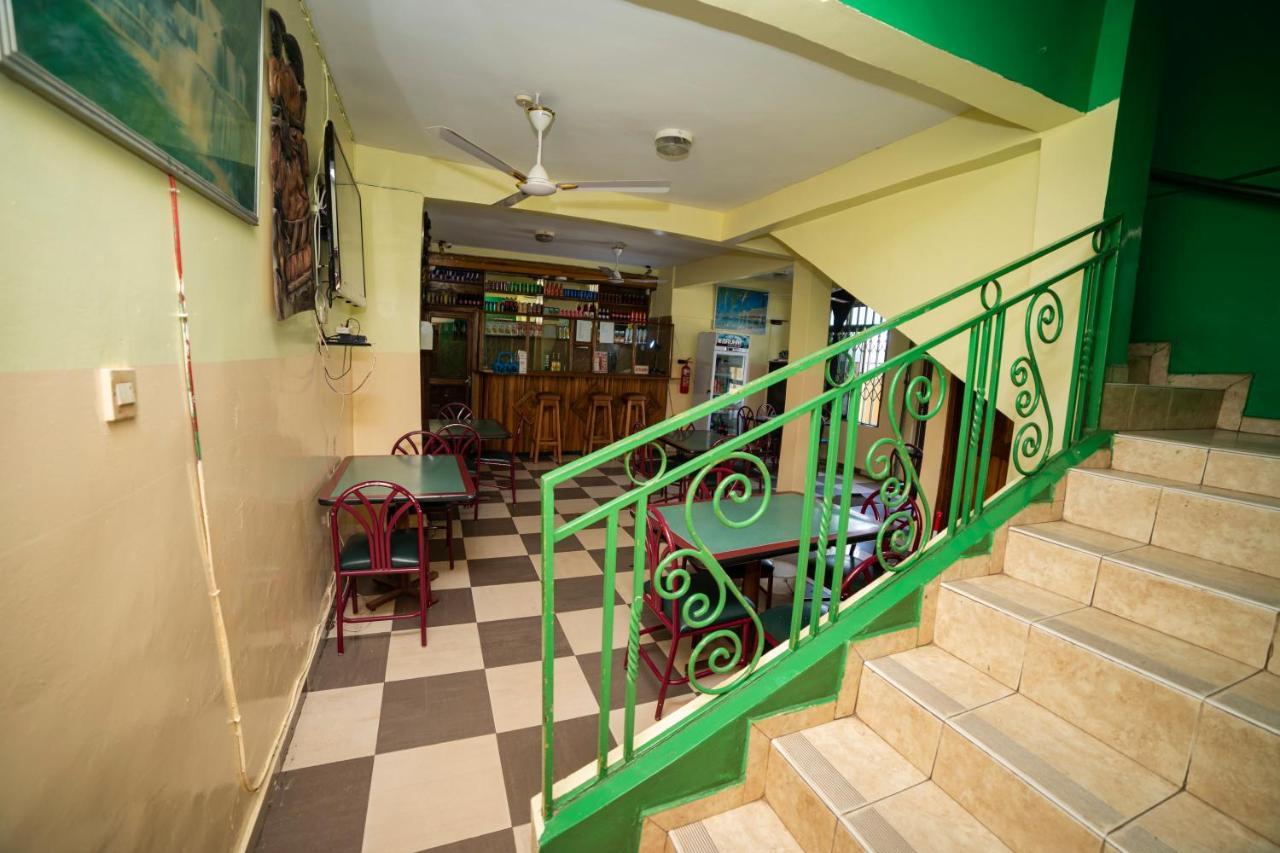 Bombay Hotel Accra Ngoại thất bức ảnh