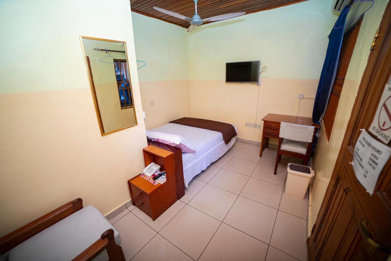 Bombay Hotel Accra Ngoại thất bức ảnh